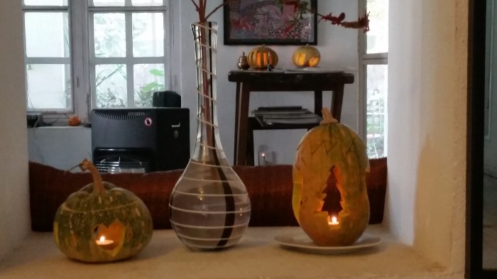 Jit mixed up the the festivals and bought pumpkins for our Christmas decorations. No problem - instead of scarry faces we cut christmas treees, hearts and other of the traditional Christmas Icons Xmas decoration (3)