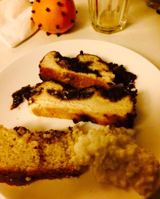 The desserts... Annettes Apple Cinnamon Cake, Thomas Dream Cake and Jits Rice Pudding with vanilla and lots of almonds Xmas eve (6)