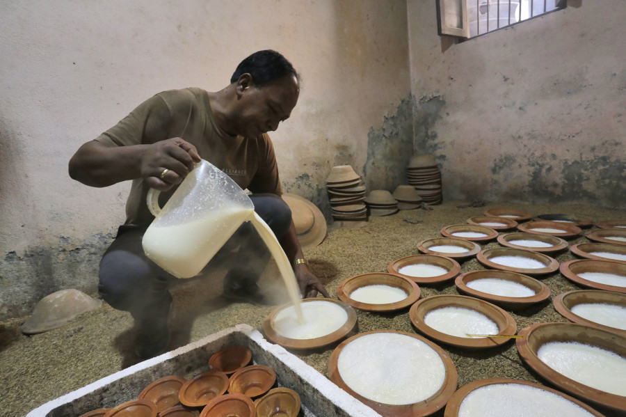 The curd - or dahi/दही - doesn't get much better than the one they make in Bhaktapur. If you haven't tasted it - you haven't been to Kathmandu.